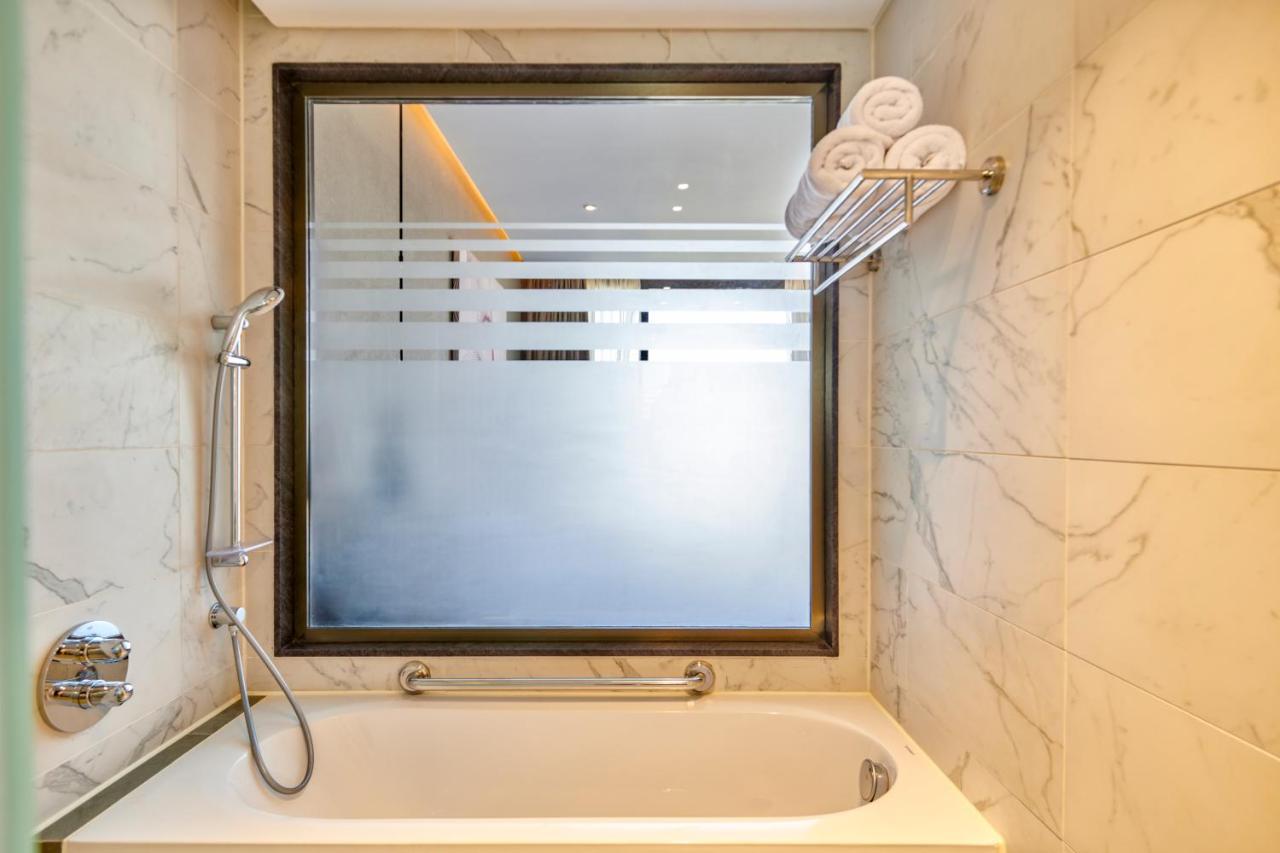Crowne Plaza - West Cairo Arkan By Ihg 6th of October City 外观 照片 A shower over a bathtub