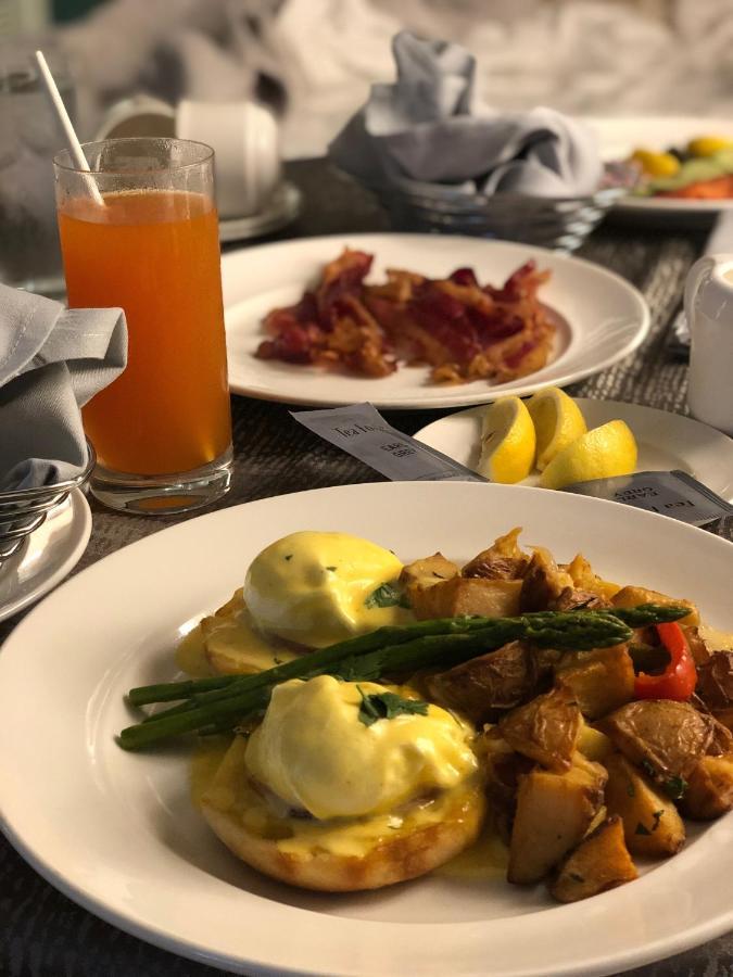 Crowne Plaza - West Cairo Arkan By Ihg 6th of October City 外观 照片 A meal at the restaurant