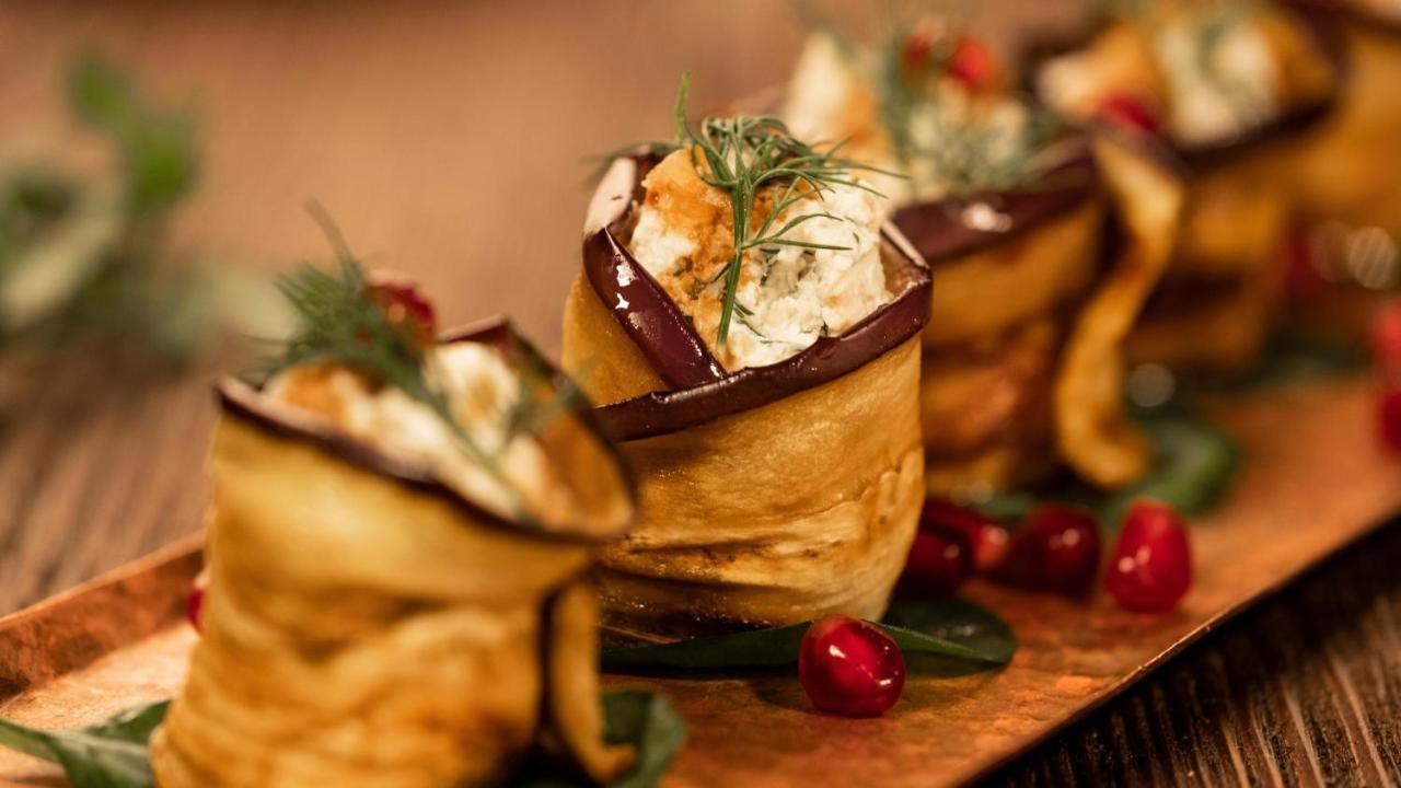 Crowne Plaza - West Cairo Arkan By Ihg 6th of October City 外观 照片 Eggplant stuffed with goat cheese