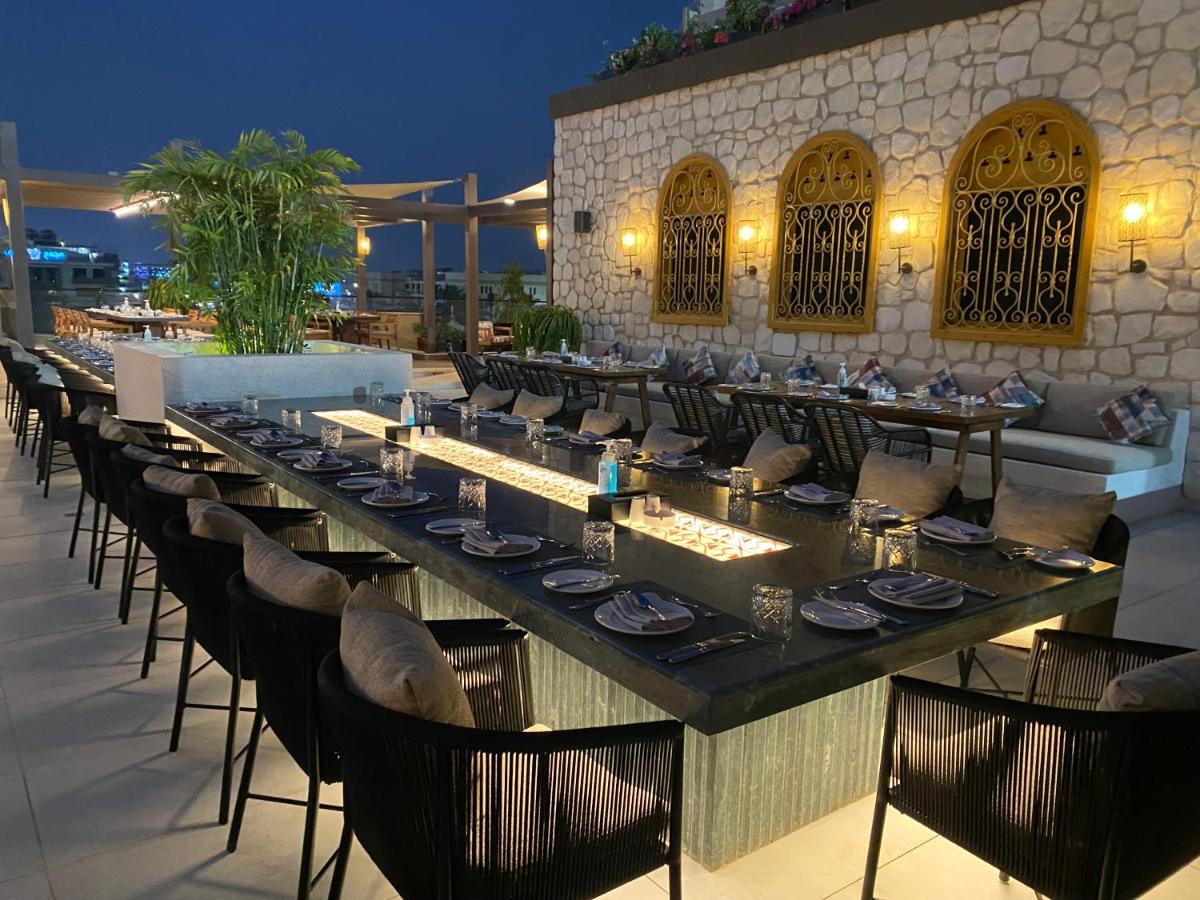Crowne Plaza - West Cairo Arkan By Ihg 6th of October City 外观 照片 The rooftop bar at the hotel