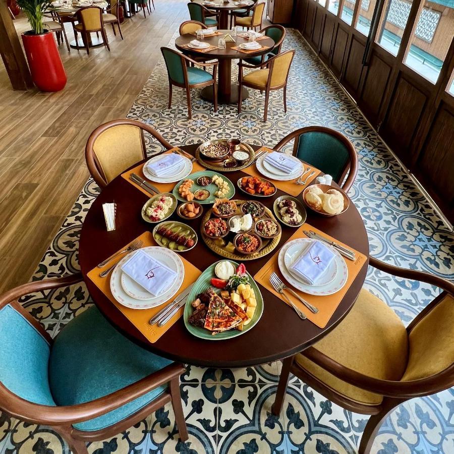 Crowne Plaza - West Cairo Arkan By Ihg 6th of October City 外观 照片 A table set for a meal
