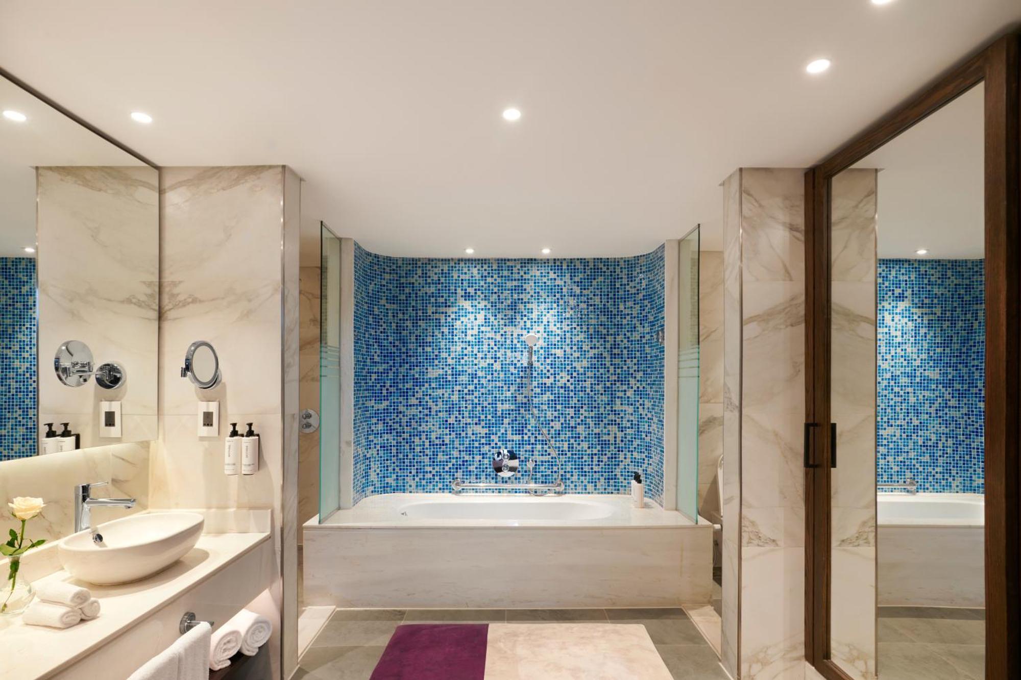 Crowne Plaza - West Cairo Arkan By Ihg 6th of October City 外观 照片 Bathroom