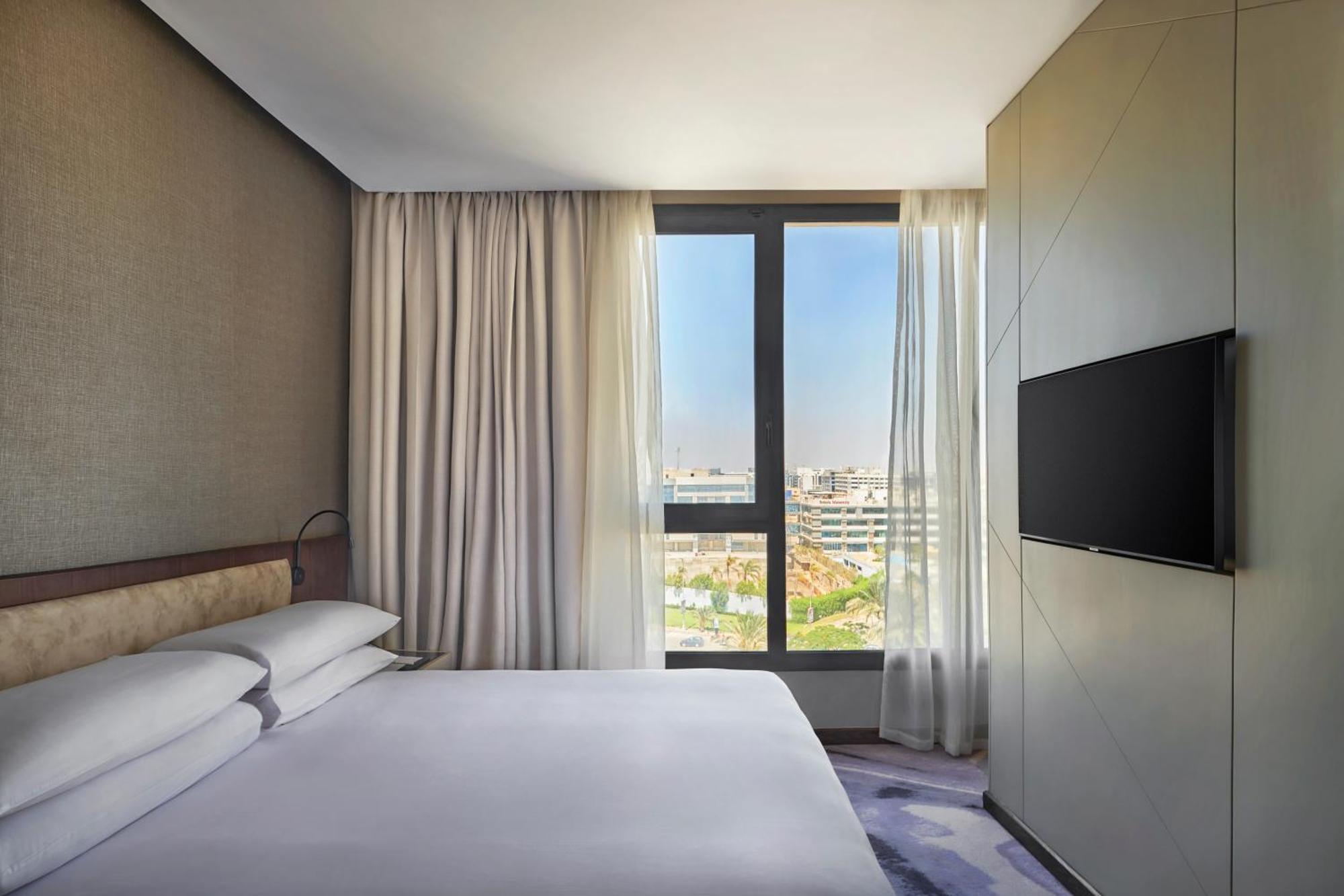 Crowne Plaza - West Cairo Arkan By Ihg 6th of October City 外观 照片 A bedroom at the hotel