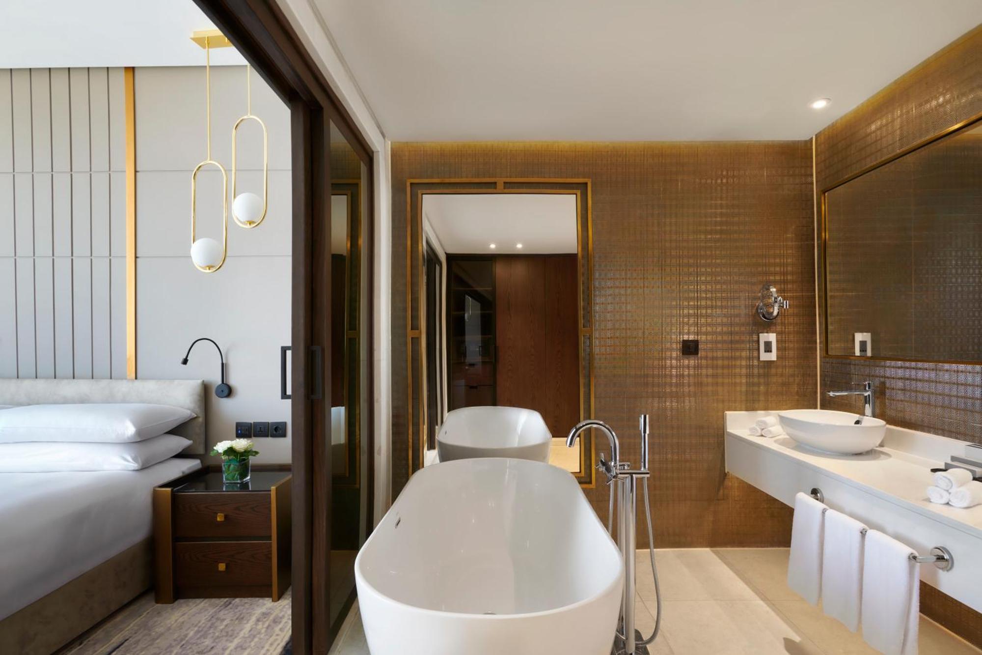 Crowne Plaza - West Cairo Arkan By Ihg 6th of October City 外观 照片 Bathroom of a suite